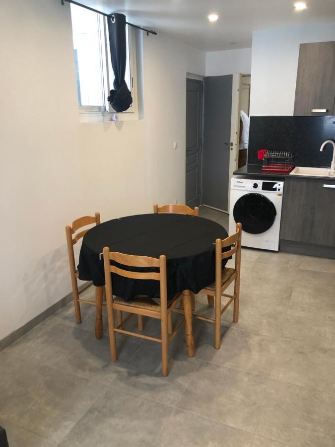 Appartement En Centre Ville Hyères Exteriör bild